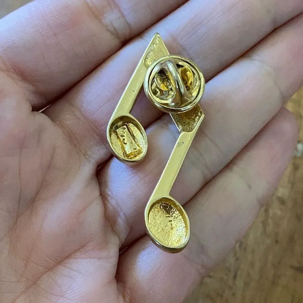 Gold Musical Note Pin - Picture 4 of 5